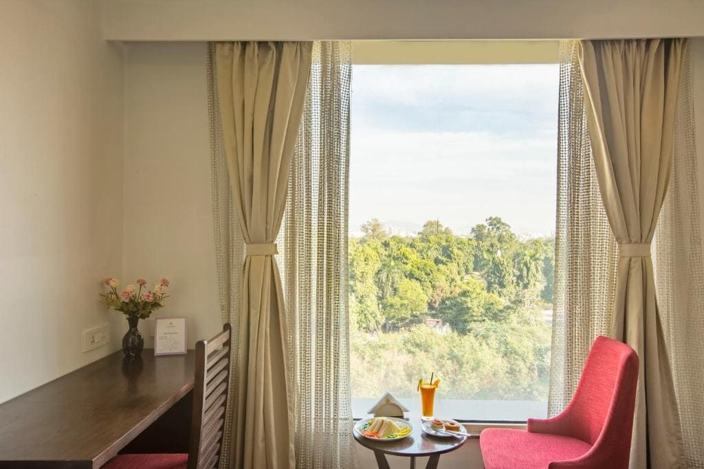 Deluxe Double or Twin Room: Free welcome drink, Free parking/ Free valet parking, Free room upgrade (subject to availability), Early check-in (subject to availability), Late check-out (subject to availability), 20% off food and beverage room - Image 3