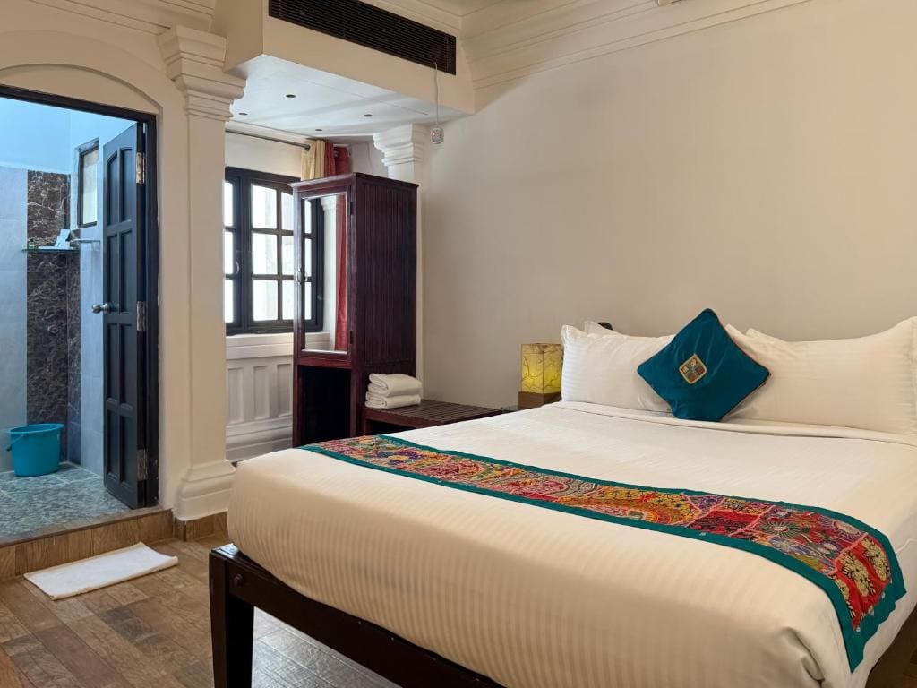 Deluxe Room room - Image 2
