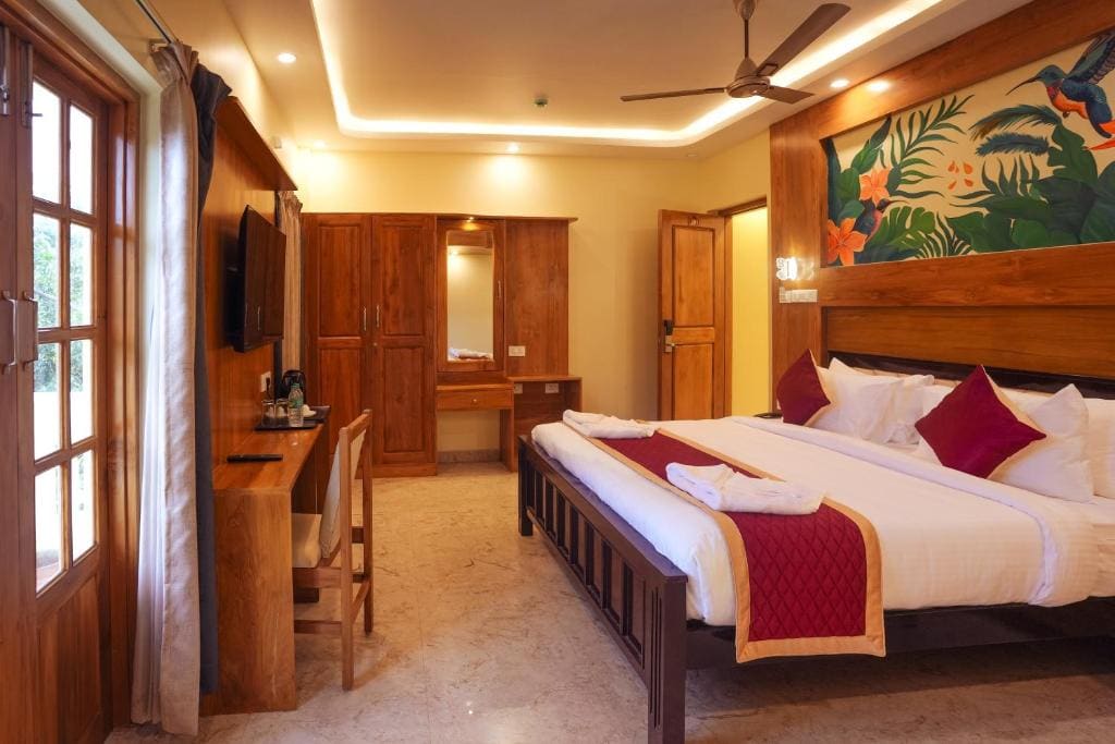 Deluxe Double Room with Balcony room - Image 3