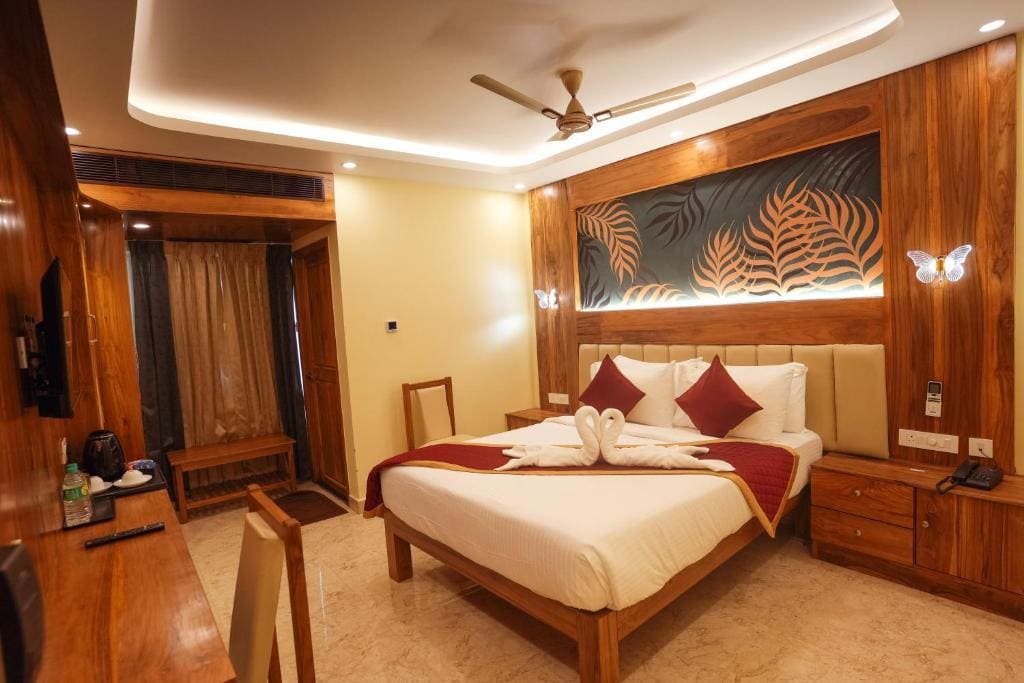 Deluxe King Room room - Image 3