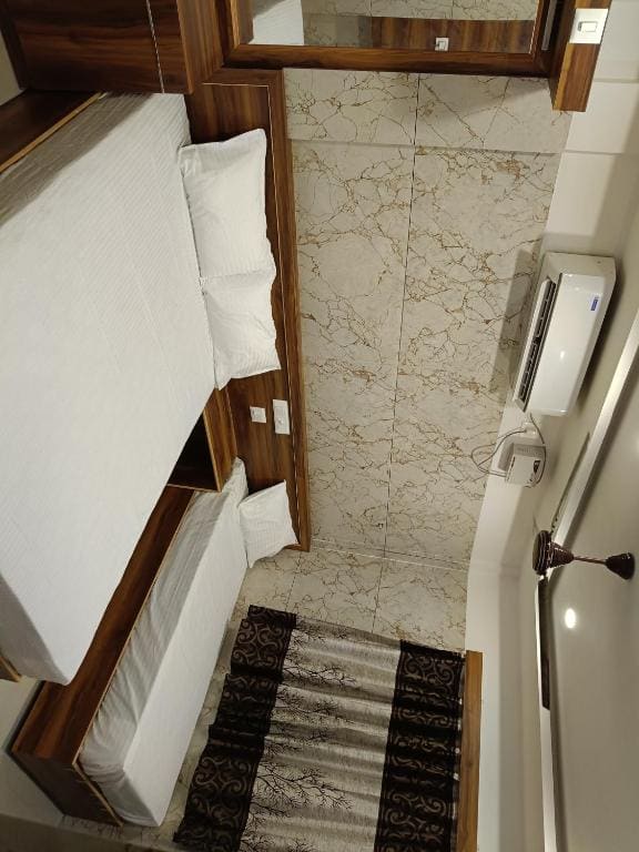 Deluxe Triple Room room - Image 1