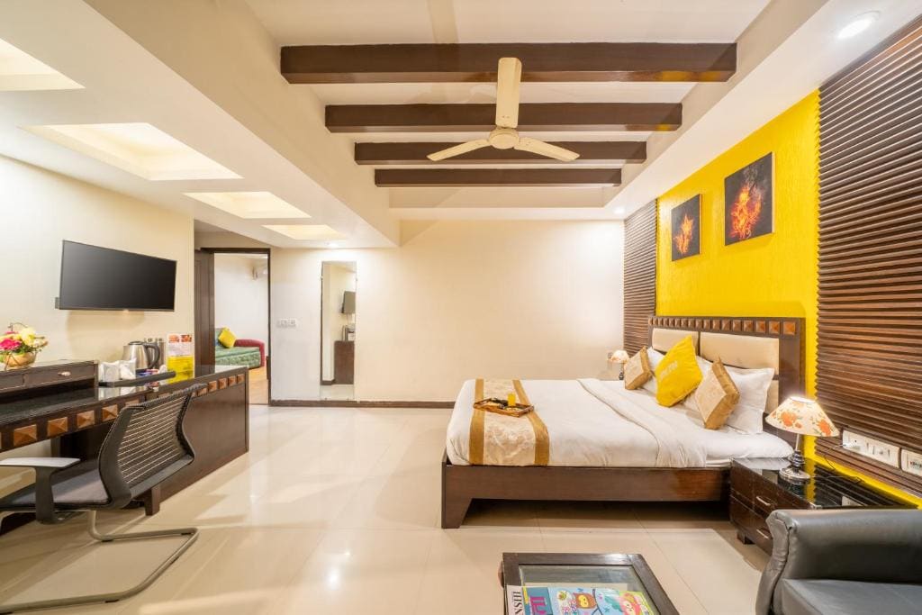 Deluxe King Room room - Image 2