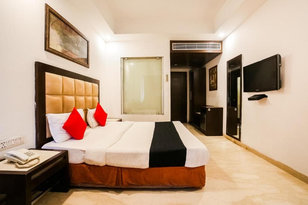 Deluxe King Room room - Image 2