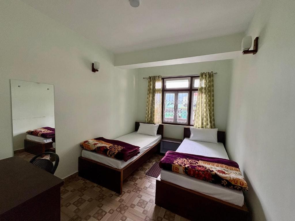 Comfort Quadruple Room room - Image 2