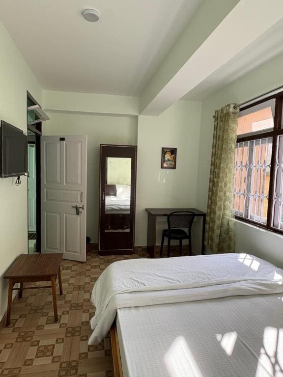 Double Room with Private Bathroom room - Image 2