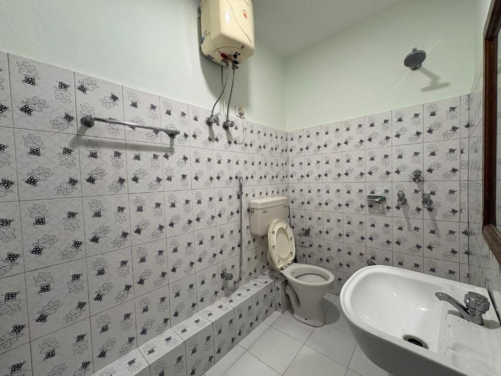 Twin Room with Private Bathroom room - Image 2