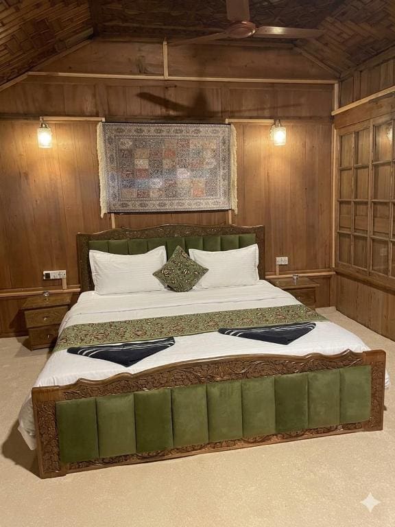 Deluxe Double Room (2 Adults + 1 Child) room - Image 1