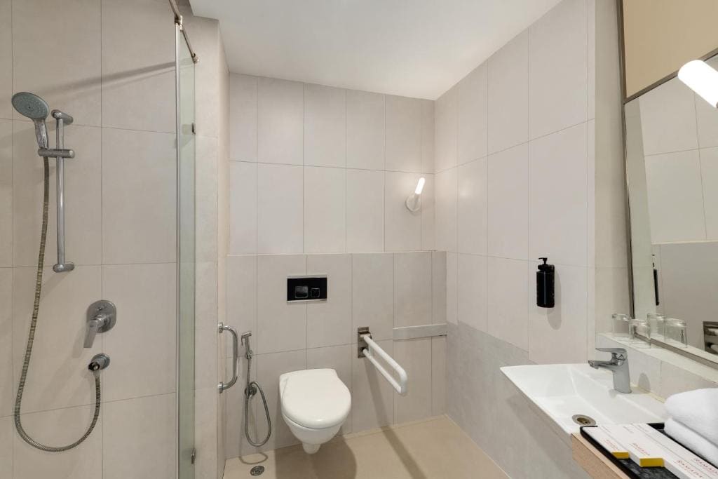 Accessible King Room room - Image 1