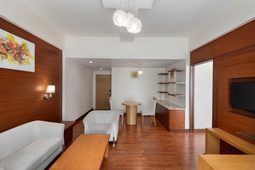 King Suite room - Image 3