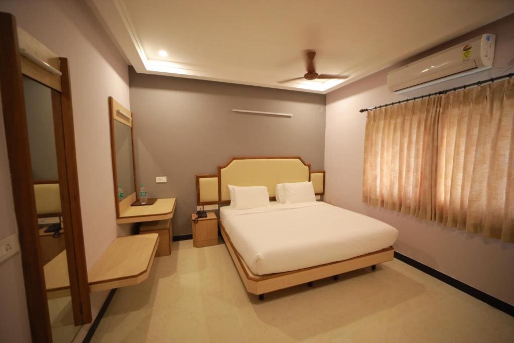 Queen Suite room - Image 1