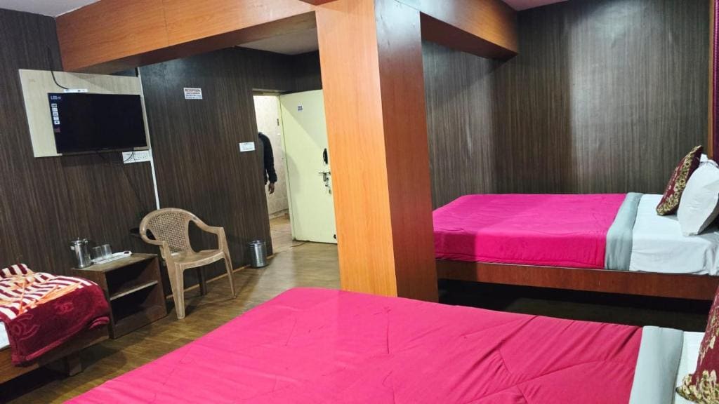 Deluxe Family Room room - Image 2