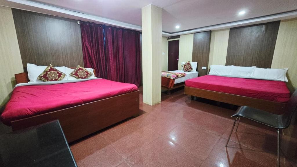 Deluxe King Room room - Image 3