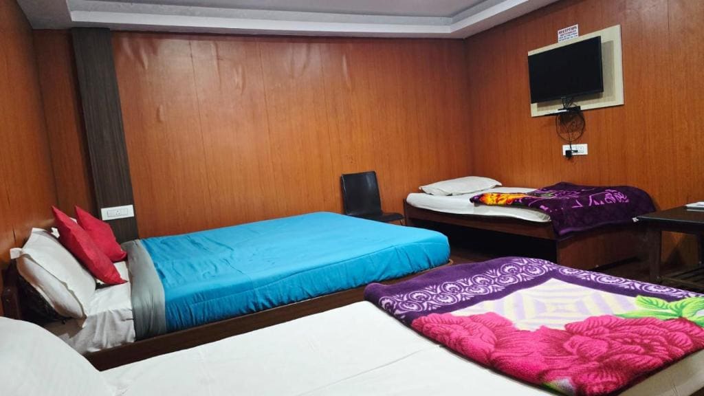 Deluxe Queen Room room - Image 3