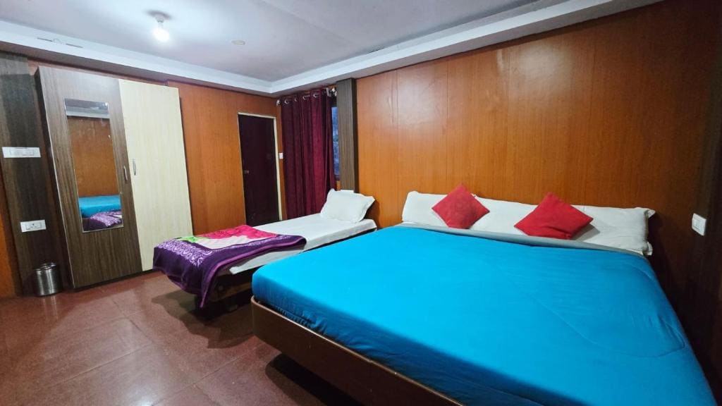 Deluxe Queen Room room - Image 1