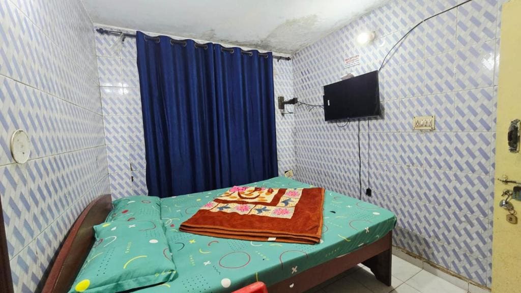 Small Double Room room - Image 3