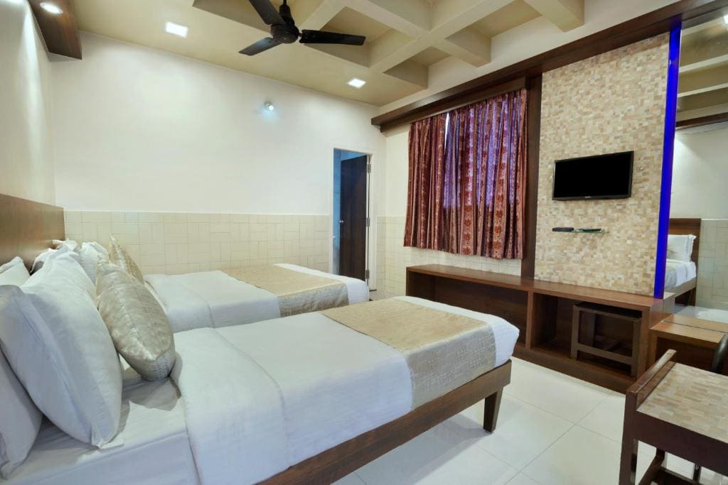 Deluxe Triple Room room - Image 2
