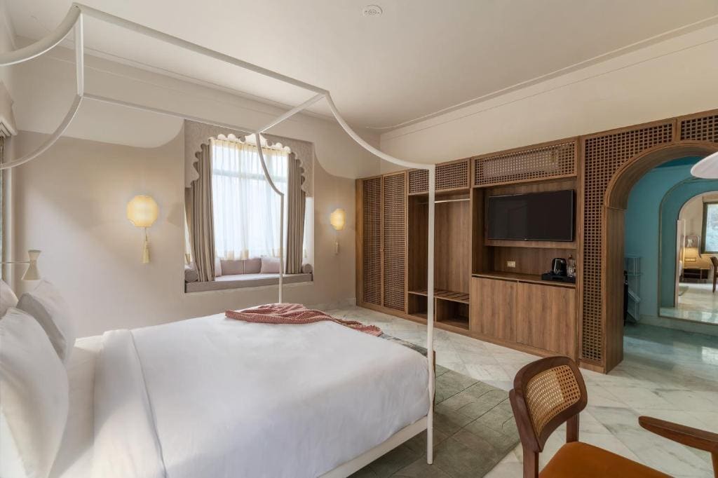 Premium King Room: 15% off on Food & Soft Beverage, Early checkin and Late Checkout upto 2hrs (Subject to Availability), 2 pints of Beer (till 30th Sep) room - Image 1