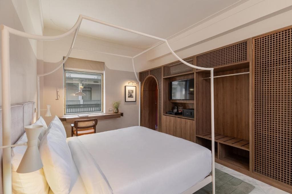 Superior King Room: 15% off on Food & Soft Beverage, Early checkin and Late Checkout upto 2hrs (Subject to Availability), 2 pints of Beer (till 30th Sep) room - Image 1