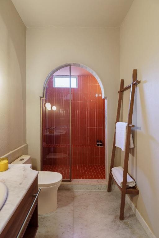 Queen Room: 15% off on Food & Soft Beverage, Early checkin and Late Checkout upto 2hrs (Subject to Availability), 2 pints of Beer (till 30th Sep) room - Image 2
