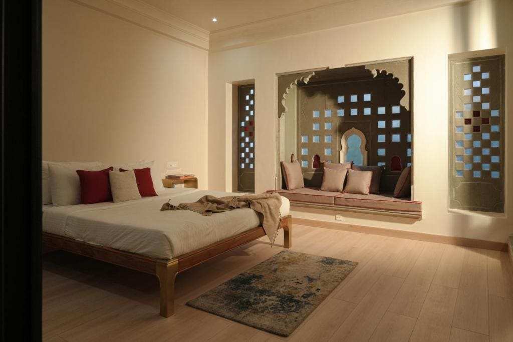 King Suite with Balcony: 15% off on Food & Soft Beverage, Early checkin and Late Checkout upto 2hrs (Subject to Availability), 2 pints of Beer (till 30th Sep) room - Image 1
