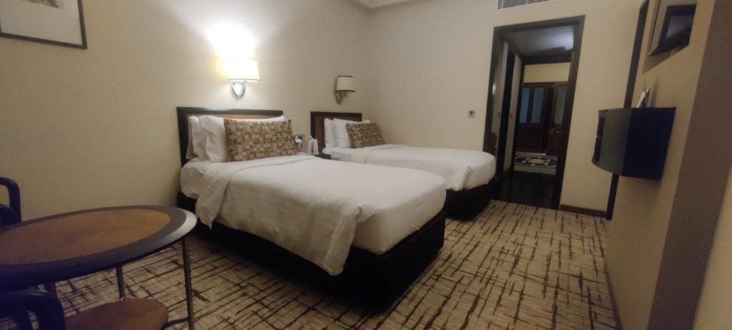 Executive Suite - 2 Single Beds room - Image 2
