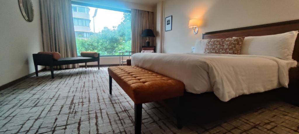 Deluxe Suite with Partial Sea View room - Image 2