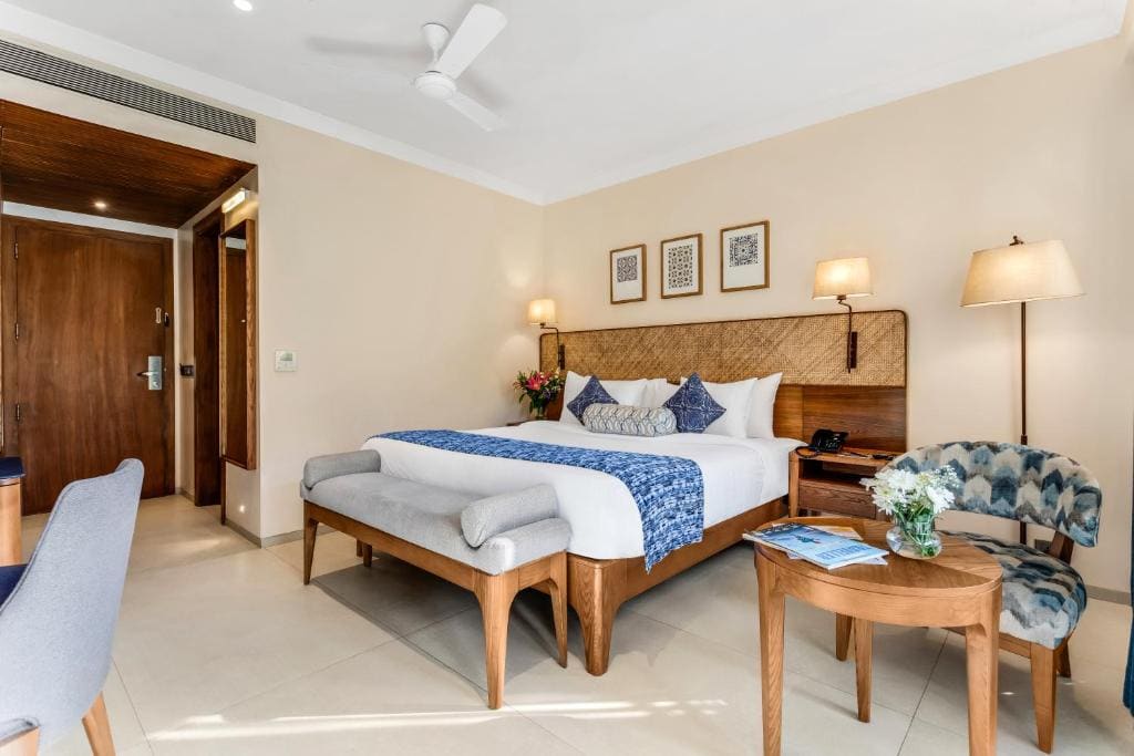 Premium Double Room with Pool View room - Image 3