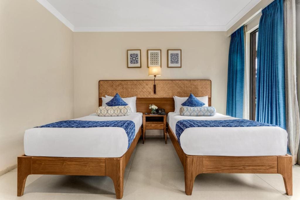 Premium Twin Room with Pool View room - Image 2
