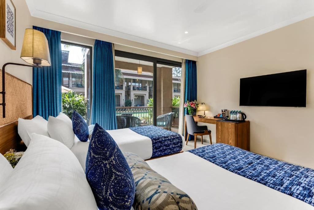 Premium Twin Room with Pool View room - Image 3