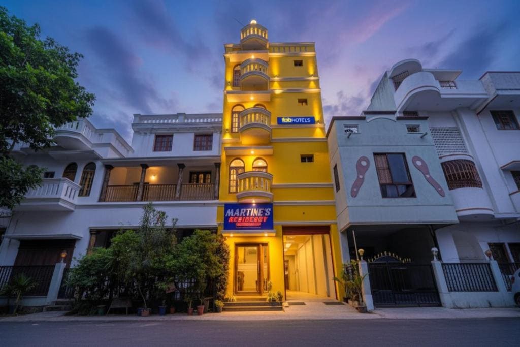 Hotel
3 stars
FabHotel Santhi Inn - 500 meters from Promenade Beach
7.7 Good
0.1 miles from center
Starting from
$56 room - Image 3