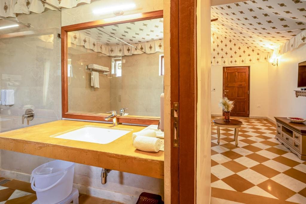 Luxury Cottage Tent room - Image 3