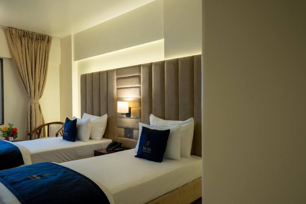 Deluxe Twin Room room - Image 1