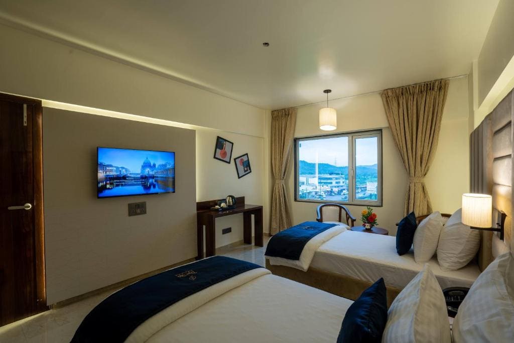 Deluxe Twin Room room - Image 3