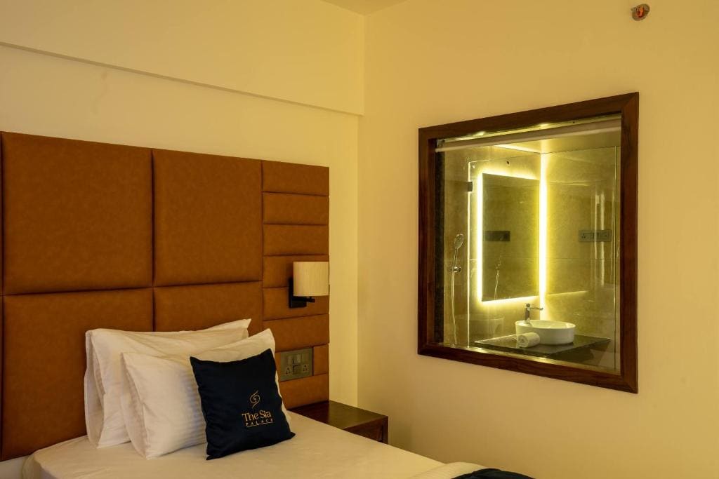 Deluxe Twin Room room - Image 2