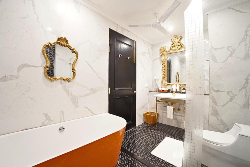 Executive Room Twin - 2 cans of soft Beverages (Once on Arrival) | Assorted Snacks in the Room (Once during Stay) | 10% Discount on Foods & Soft Beverages* | 15% Discounts on Laundry Services* room - Image 2