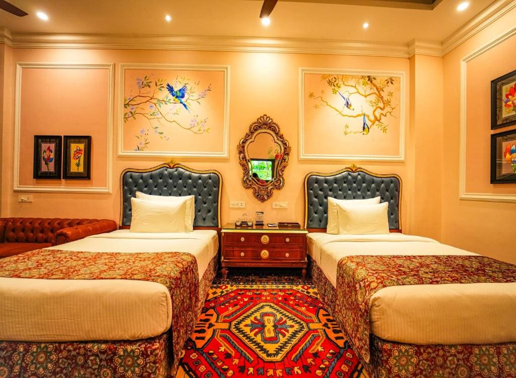 Executive Room Twin - 2 cans of soft Beverages (Once on Arrival) | Assorted Snacks in the Room (Once during Stay) | 10% Discount on Foods & Soft Beverages* | 15% Discounts on Laundry Services* room - Image 3