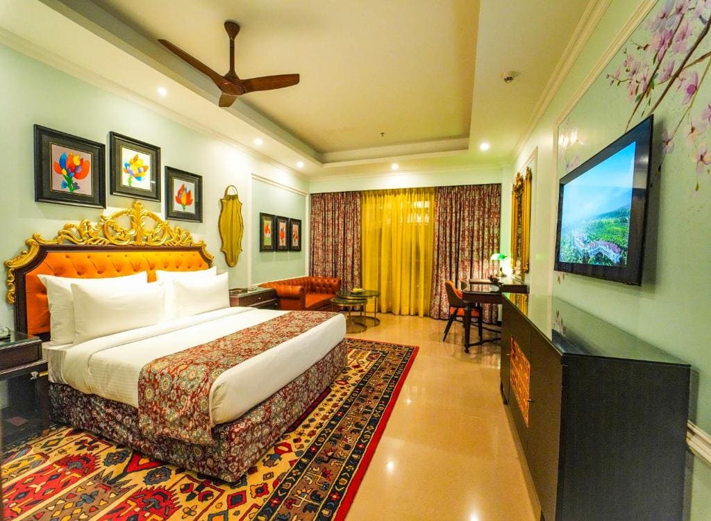 Premium Room King - 2 cans of soft Beverages (Once on Arrival) | Assorted Snacks in the Room (Once during Stay) | 10% Discount on Foods & Soft Beverages* | 15% Discounts on Laundry Services* room - Image 3