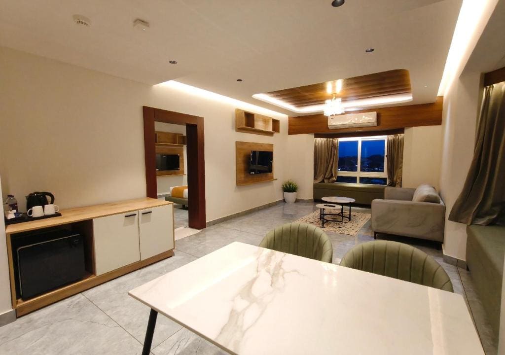 Executive Suite room - Image 3