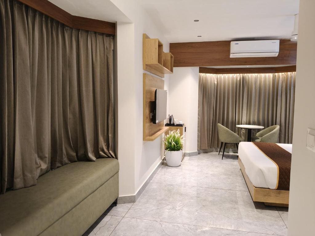 Deluxe King Room room - Image 1