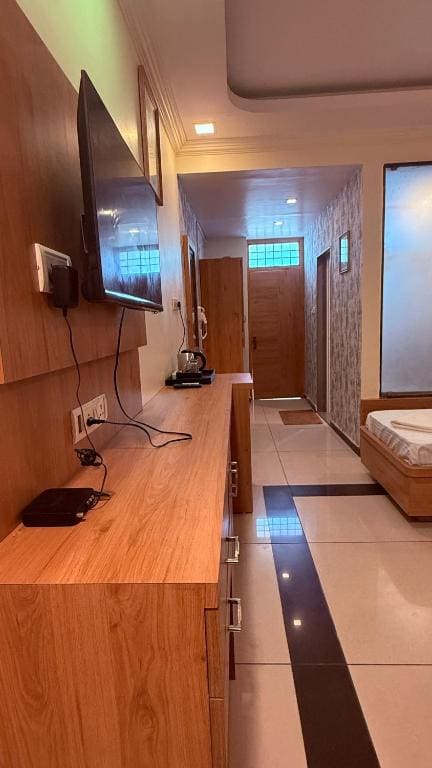 Deluxe King Room room - Image 3