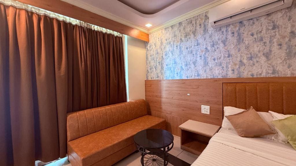 Deluxe King Room room - Image 2