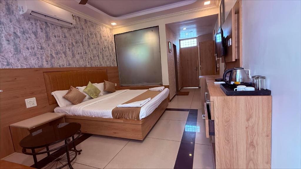 Cottage room - Image 2