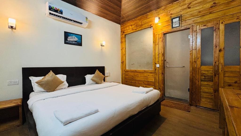 Cottage room - Image 3