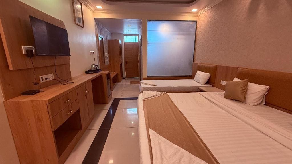 Deluxe Family Room room - Image 2
