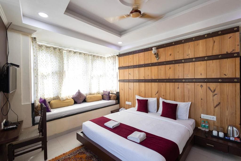 Suite with Lake View room - Image 2
