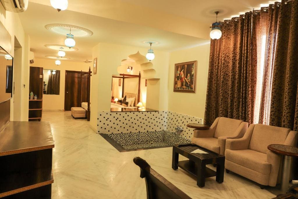 Luxury Suite with Plunge Pool room - Image 2