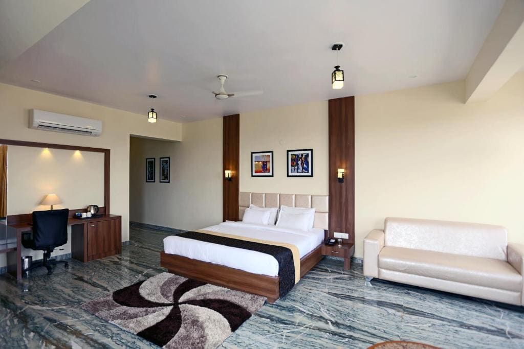Premier Lake View Double Room room - Image 1
