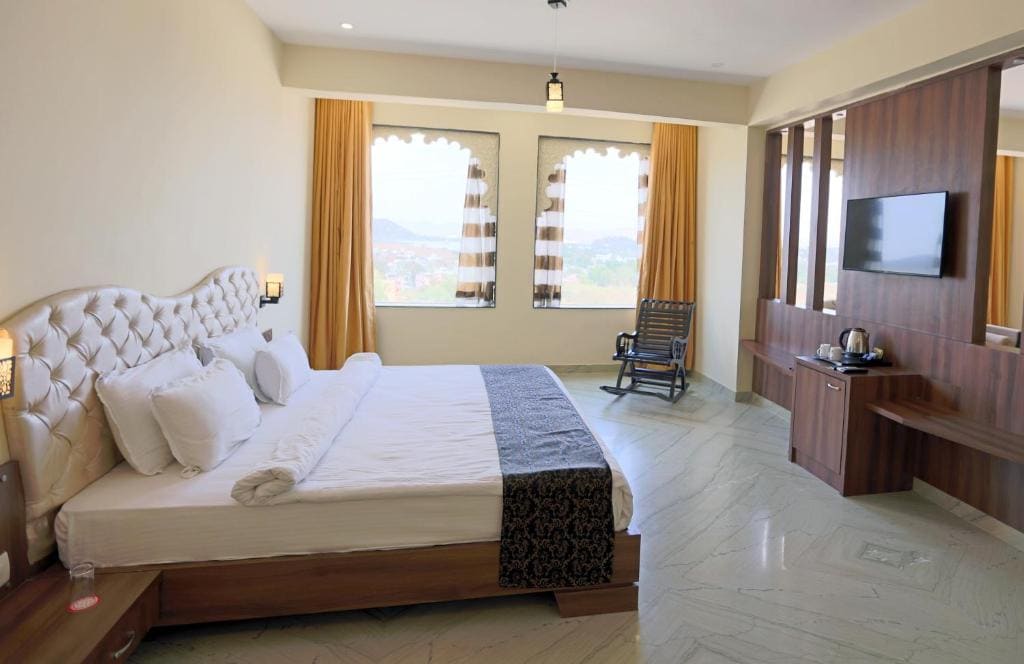 Luxury Suite Lake View room - Image 2