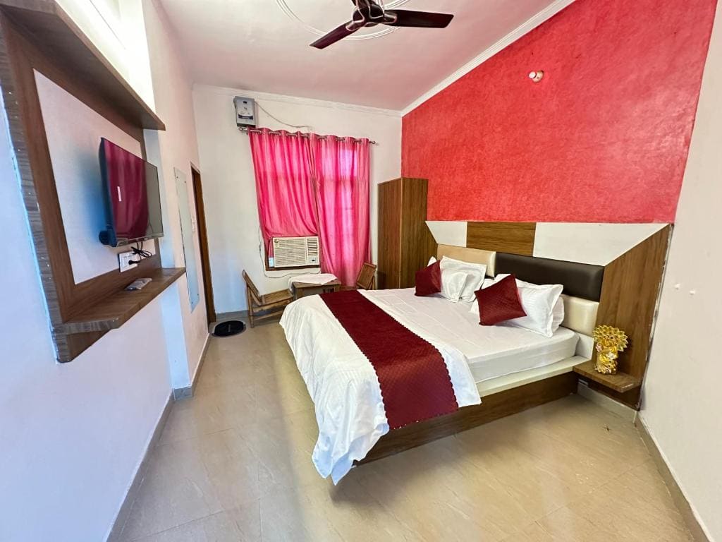 Deluxe King Room room - Image 3
