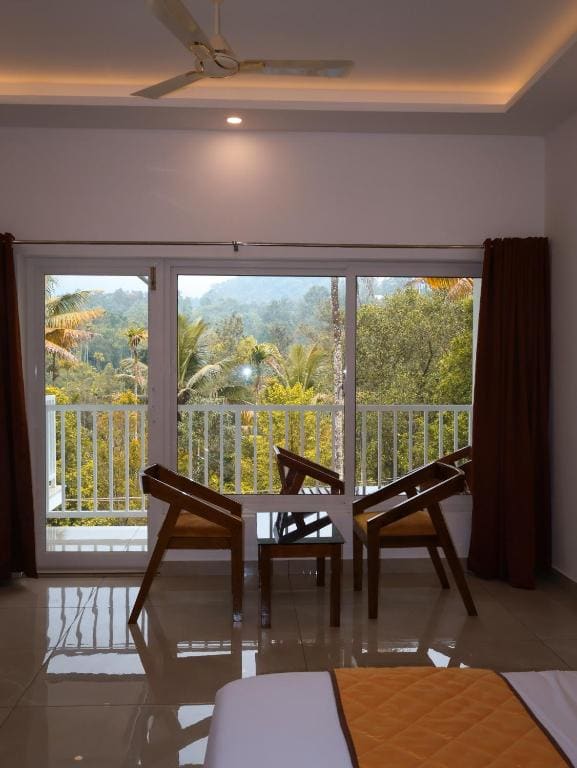King Suite with Balcony room - Image 1
